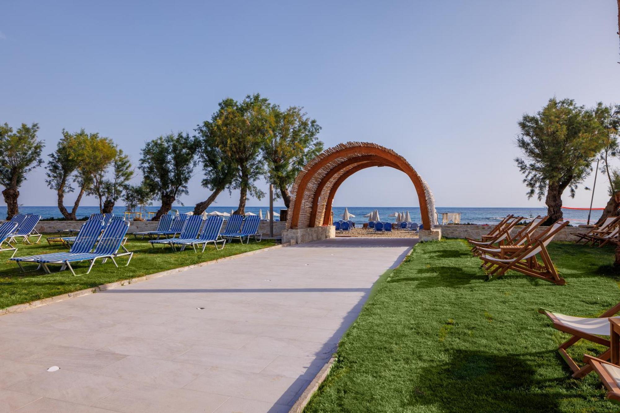 Malia Bay Beach Hotel & Bungalows Exterior photo